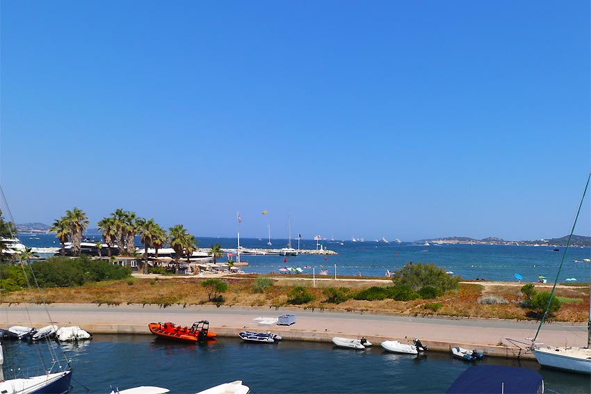 660a APPARTEMENT  a vendre a PORT GRIMAUD